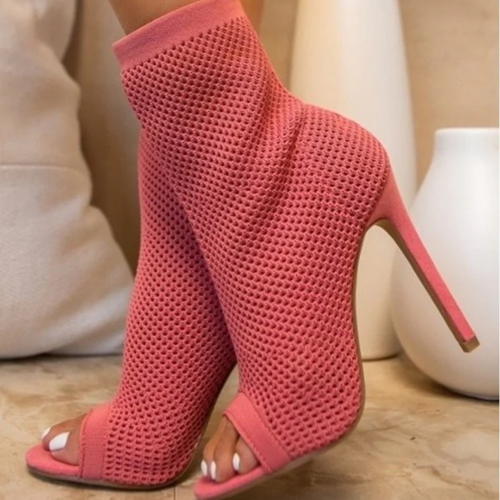 ▪️New in Box▪️Steve Madden▪️Evalina Knit Open-Toe Booties▪️Sz 5.5▪️$169 Retail▪️